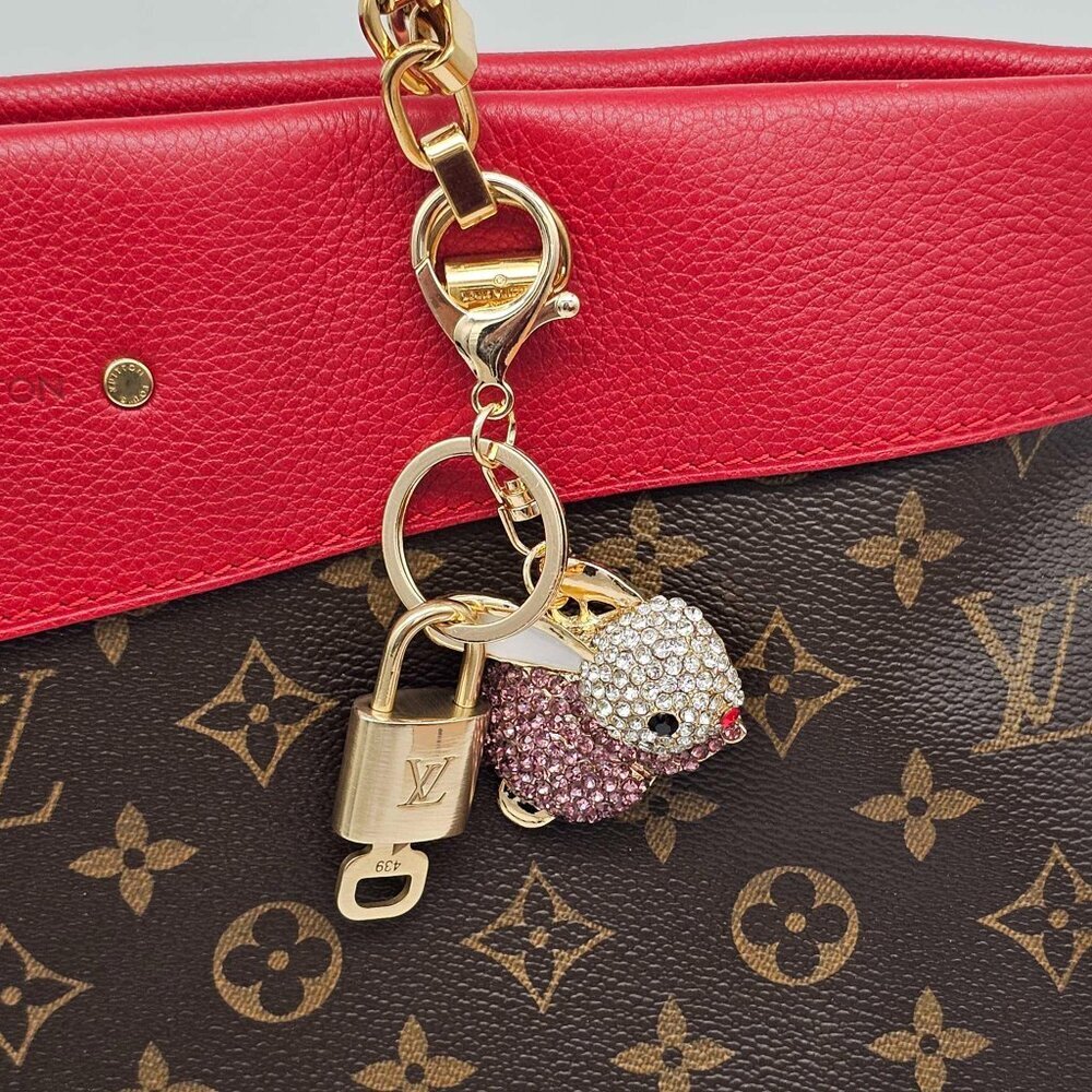 LV Gold Padlock & Key 🔒 Authentic Louis Vuitton Bag Unbranded Rabbit Charm - Picture 9 of 9
